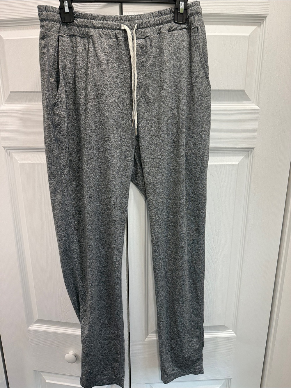 Vuori women’s XL gray joggers zip back pocket+2 waist pockets drawstring close